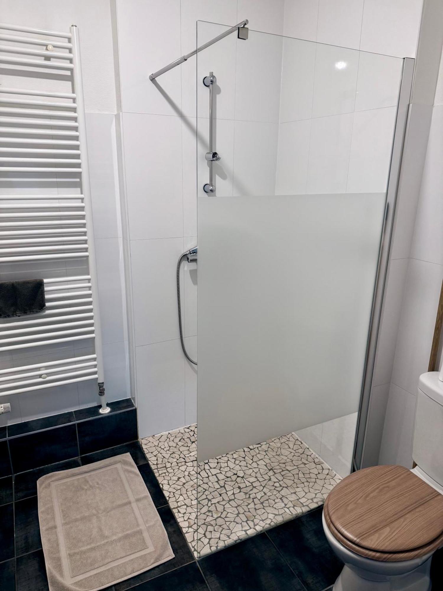 Le T2 Appartement Moderne Avec Terrasse Et Parking Strasbourg Kültér fotó